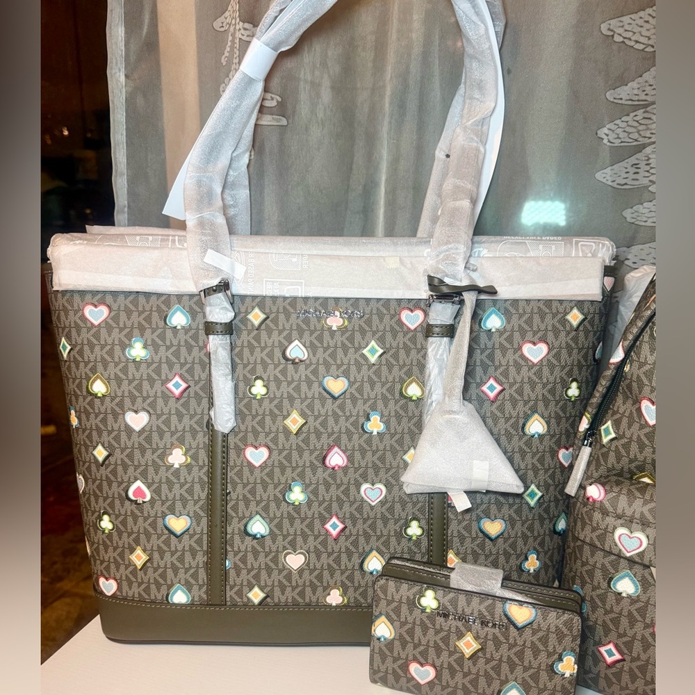 Michael Kors tote - Picture 1 of 7